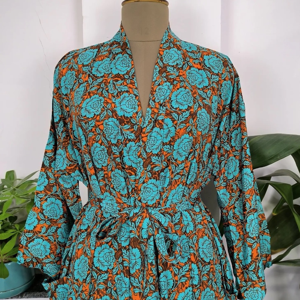 NEW SILK ROBE - Picture 2 of 7